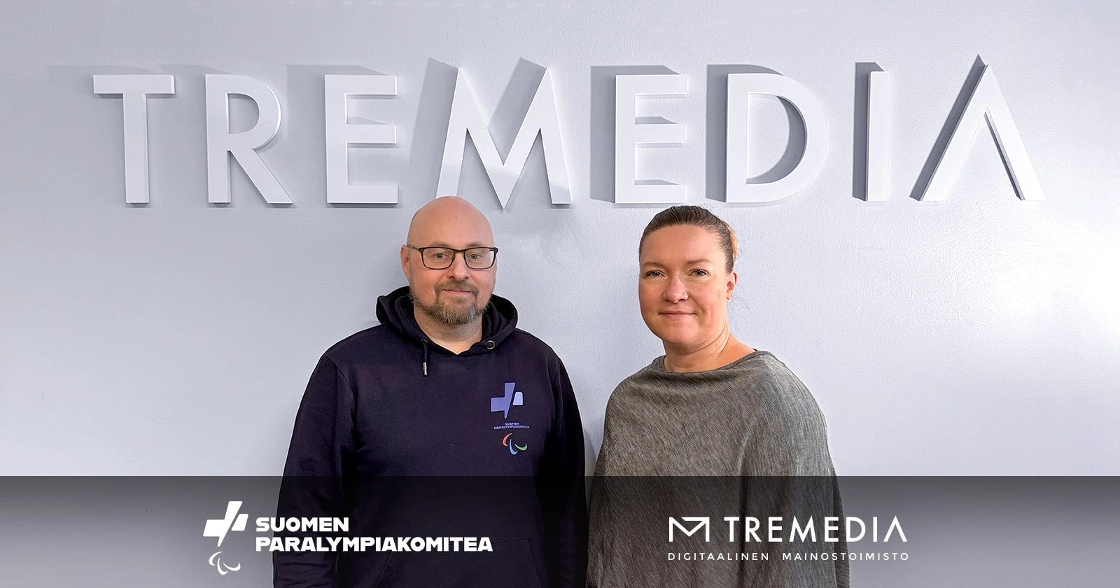 Kuvassa Paralympiakomitean markkinointipäällikkö Teemu Lakkasuo ja Tremedian avainasiakaspäällikkö Virpi Manninen. 